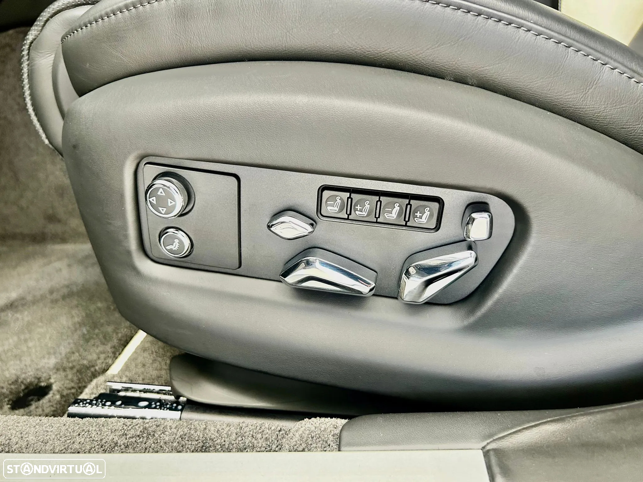 Bentley Flying Spur Hybrid S - 17