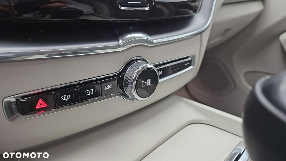 Volvo XC 60 D3 Momentum Pro - 19