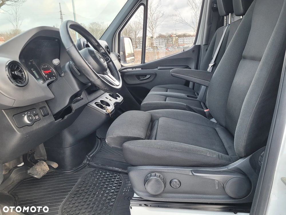 Mercedes-Benz Sprinter - 9