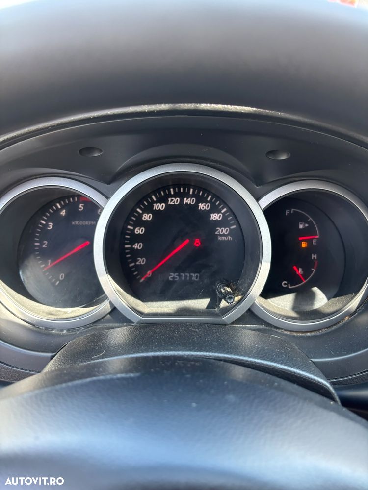 Suzuki Grand Vitara 1.9 DDiS Comfort + DPF Family - 22