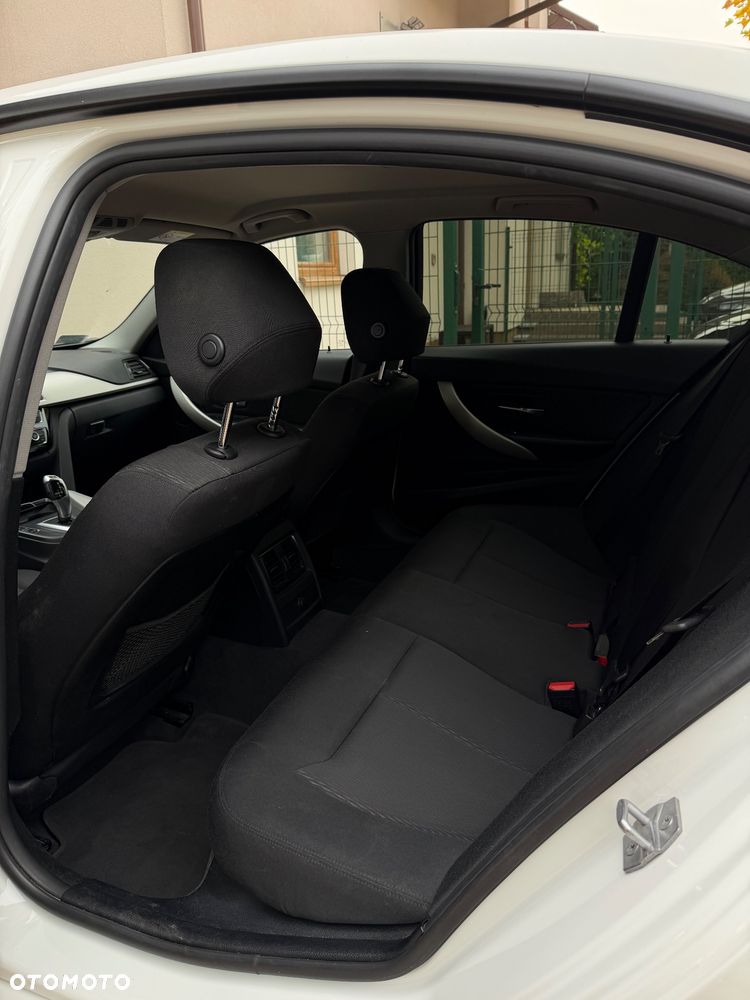 BMW Seria 3 318d - 12