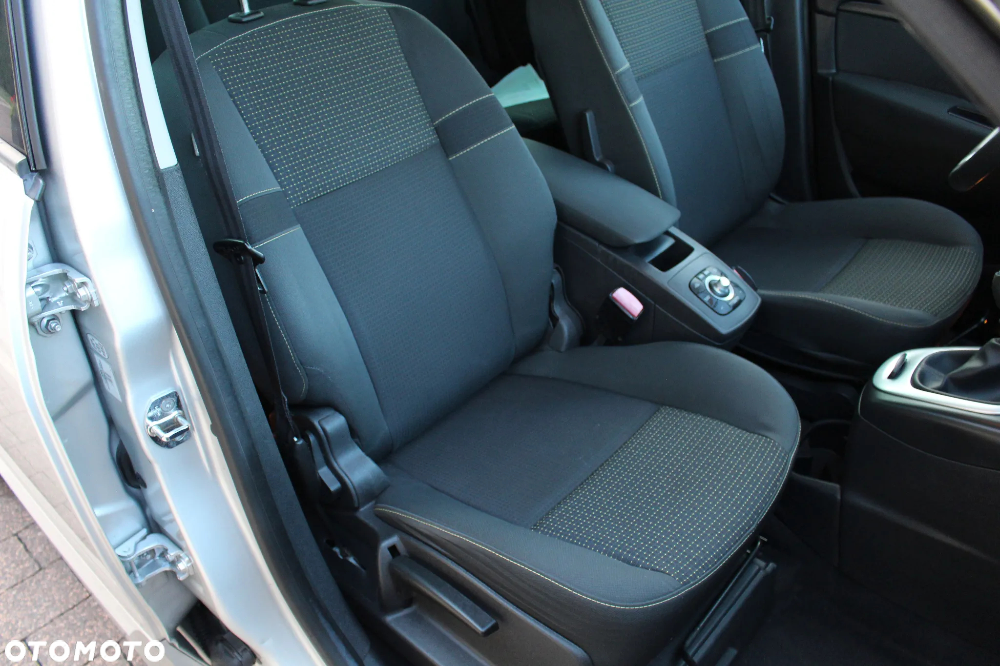 Renault Scenic 1.6 16V 110 Dynamique - 12