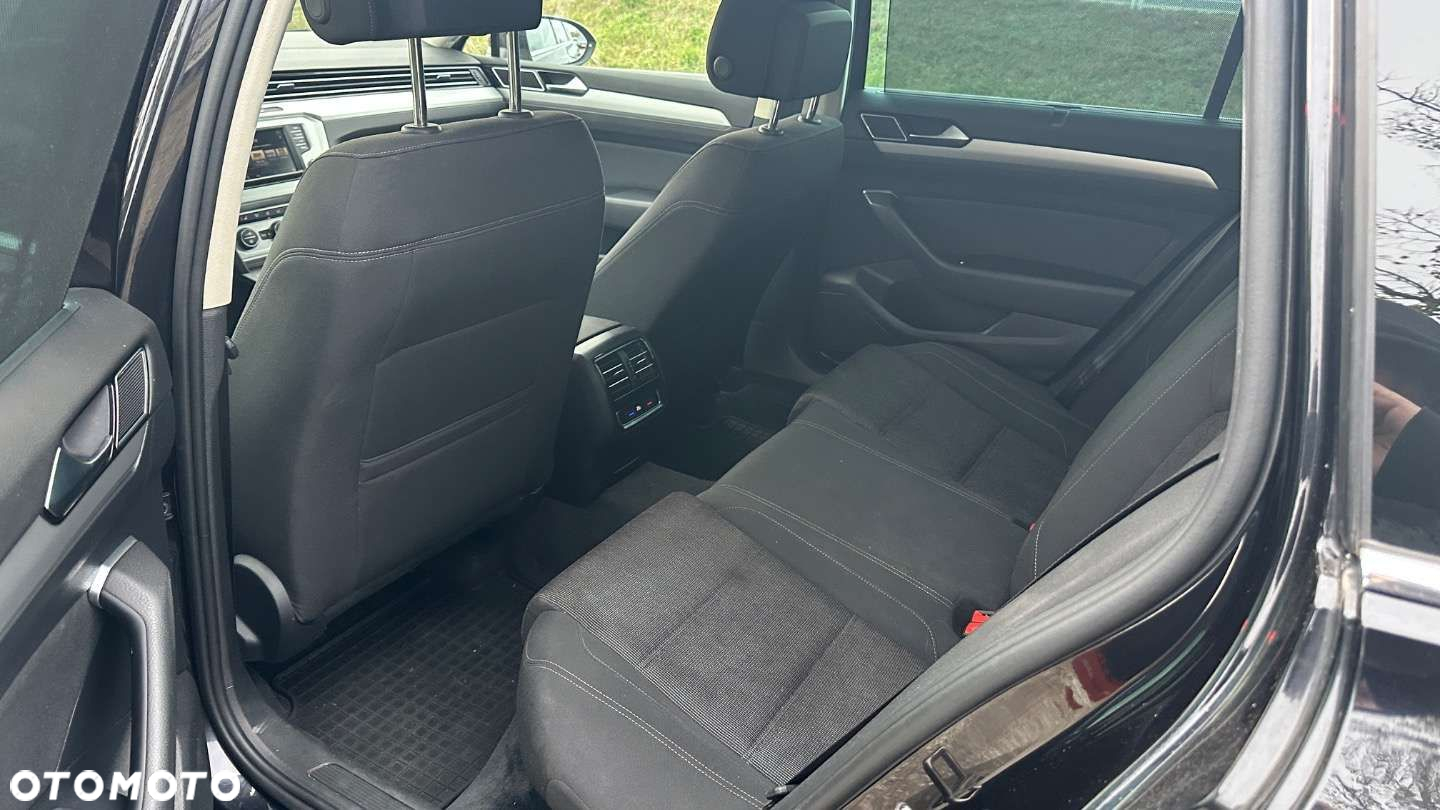 Volkswagen Passat 2.0 TDI SCR Comfortline - 29