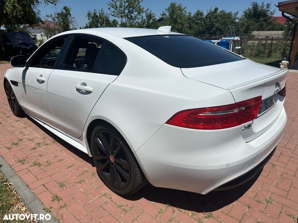 Jaguar XE 2.0 R-Sport - 12