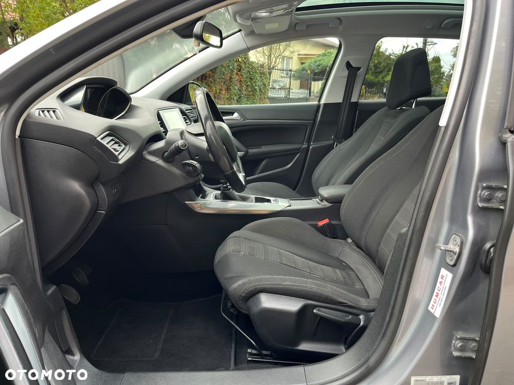 Peugeot 308 - 8