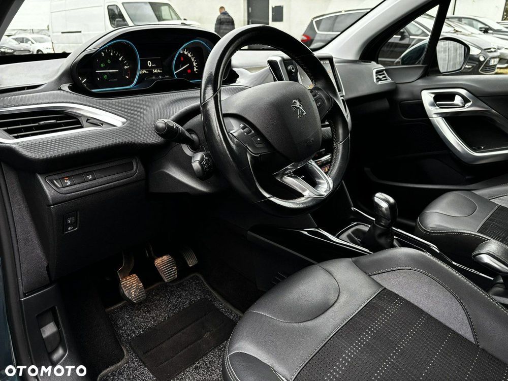 Peugeot 2008 1.2 Pure Tech Allure S&S - 6