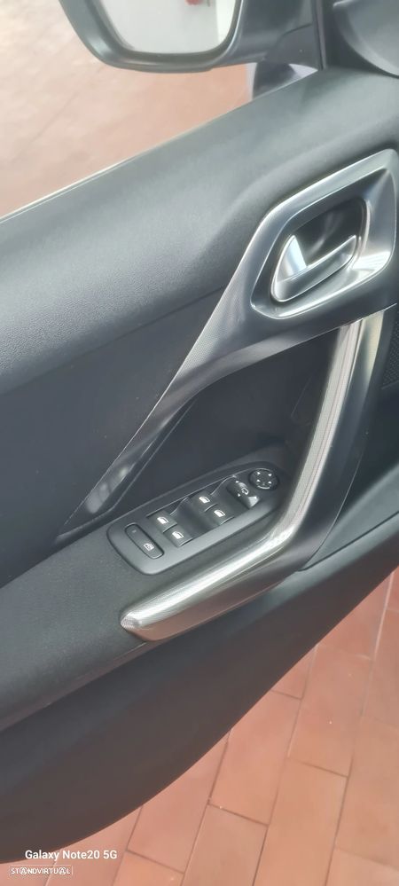 Peugeot 2008 BlueHDi 100 STOP & START Allure - 24