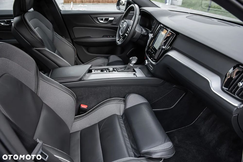 Volvo V60 T5 Geartronic R-Design - 34