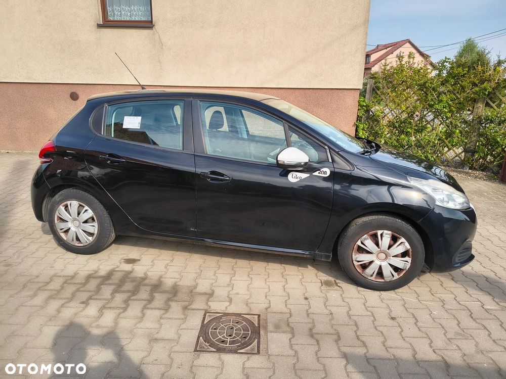 Peugeot 208 - 8