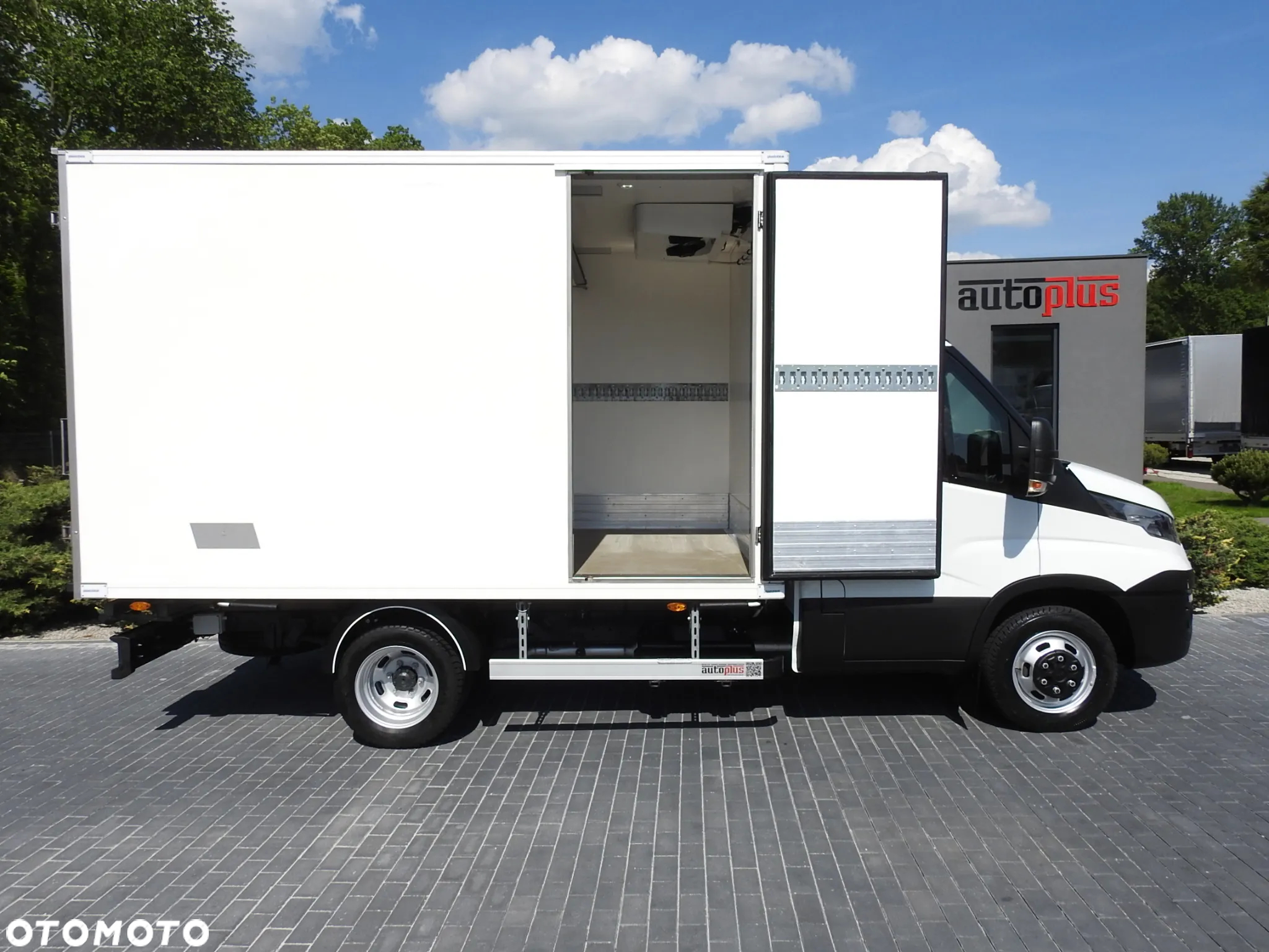 Iveco DAILY 50C15 CHŁODNIA KONTENER -5*C ZASILANIE 230V KLIMATYZACJA BLIŹNIACZE KOŁA 150KM [ 279041 ] - 9