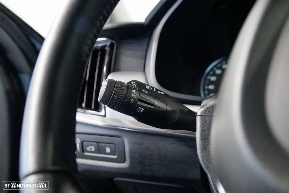 Volvo S90 2.0 T8 Momentum Plus AWD Geartronic - 32