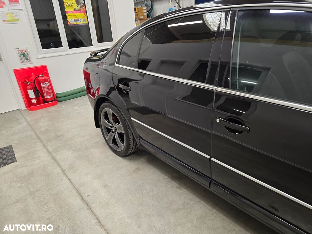 Skoda Superb 2.0 TDI DPF Elegance - 6