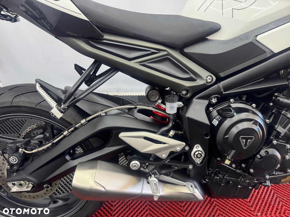 Triumph Street Triple - 32