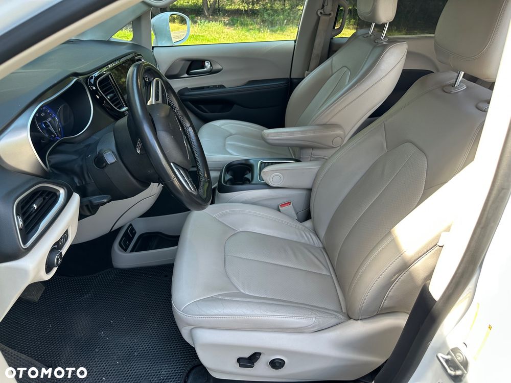 Chrysler Pacifica - 26