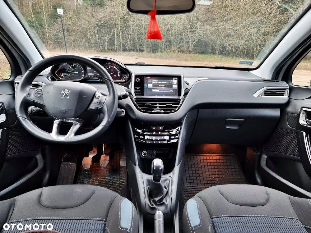 Peugeot 208 120 VTI Allure - 20