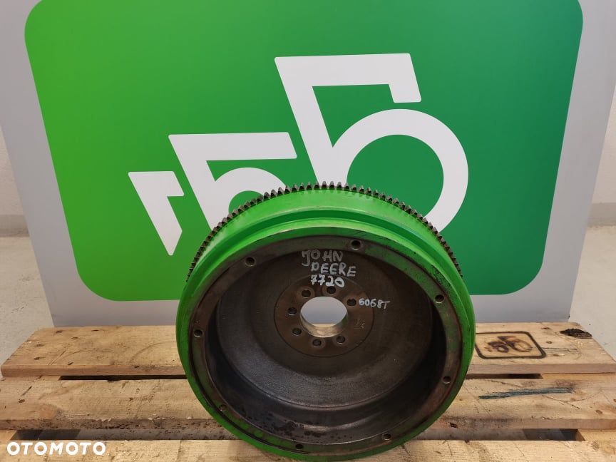 Koło zamachowe John Deere 7720 {R505742} - 7