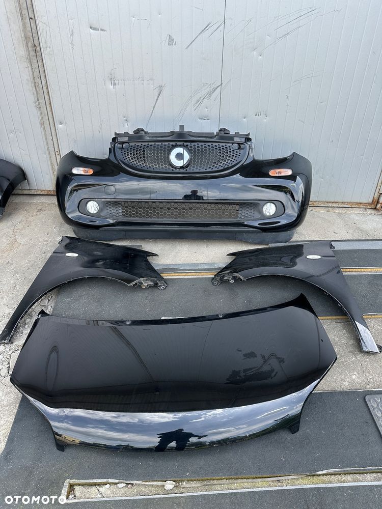 Smart 453 FORFOUR  maska grill atrapa błotnik wentylator  chłodnice  łapacz  lakier ECN czarny - 1