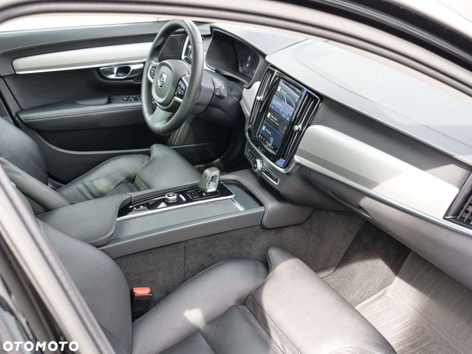 Volvo V90 Cross Country - 33