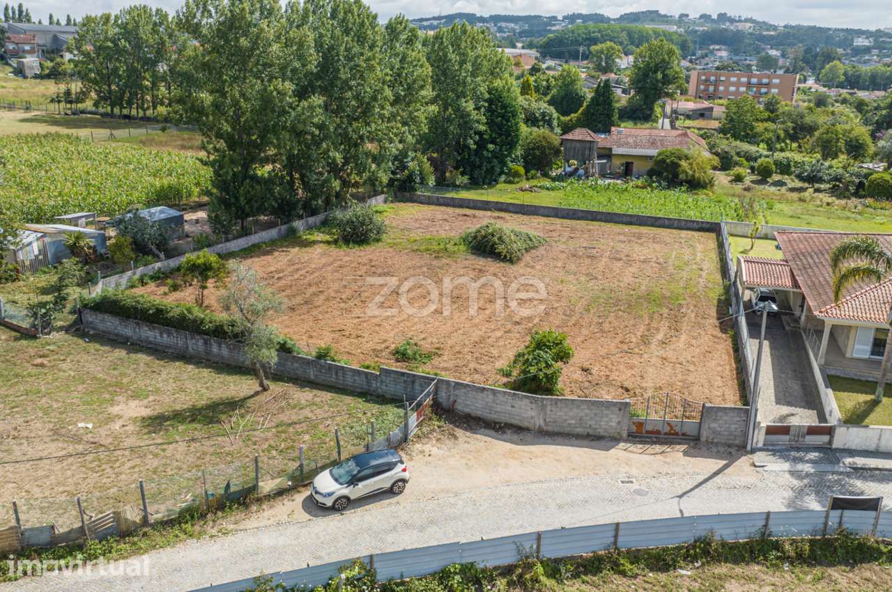 Terreno urbanizável com 1587m2 em Grijó, V.N Gaia - Grande imagem: 2/18
