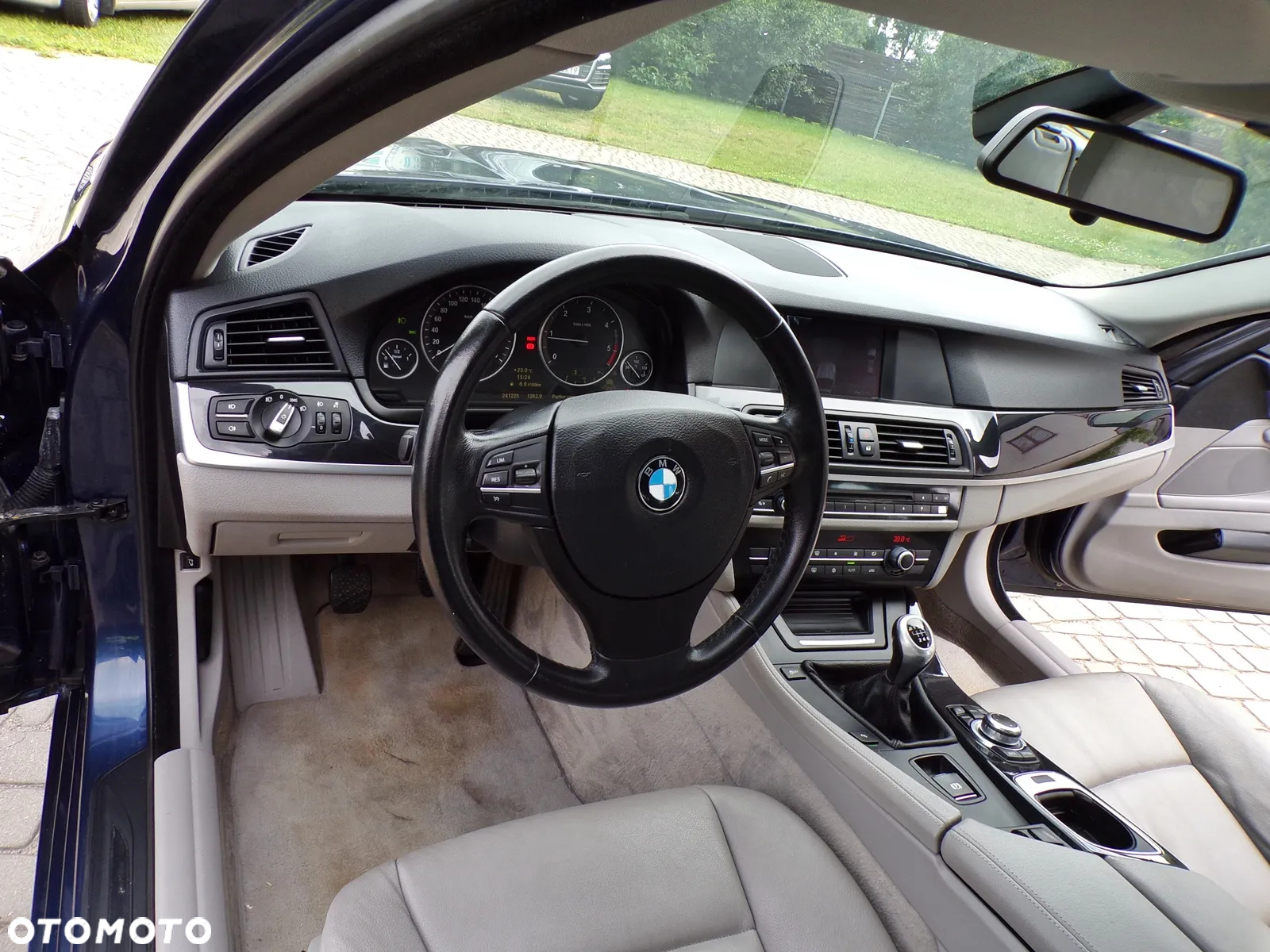 BMW Seria 5 520d Touring - 15