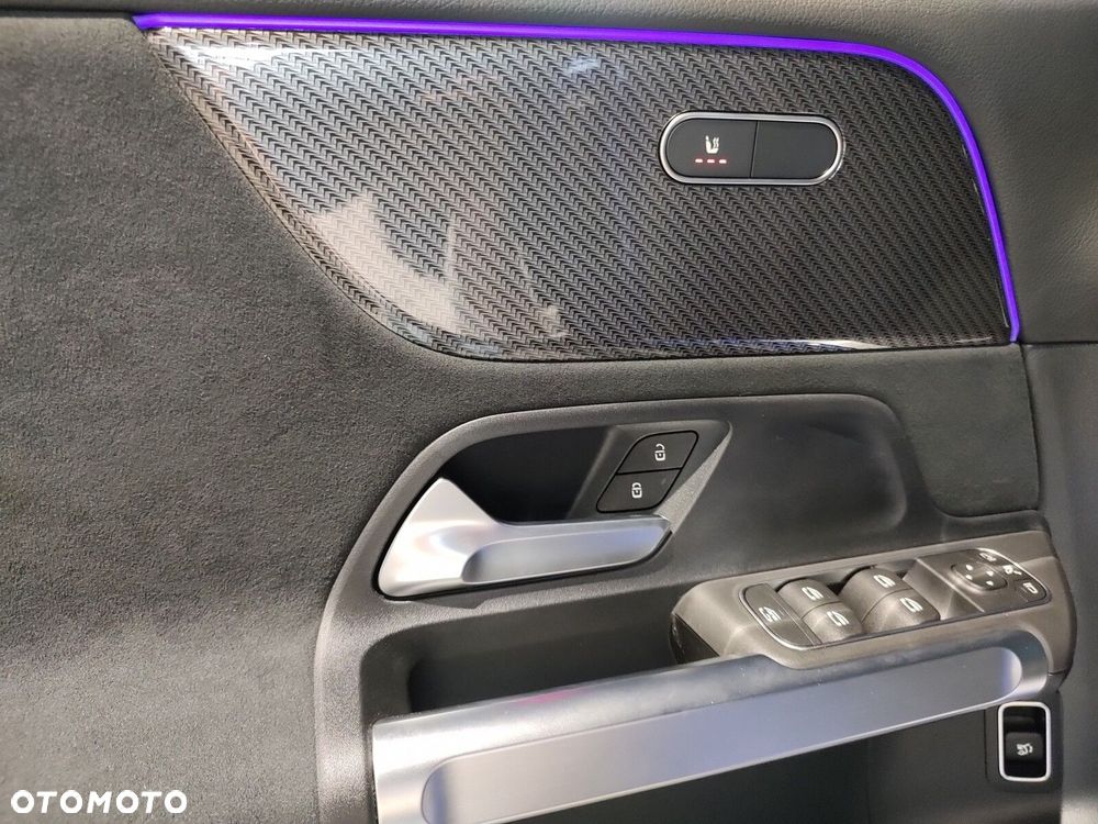 Mercedes-Benz GLB 200 AMG Line 7G-DCT - 21