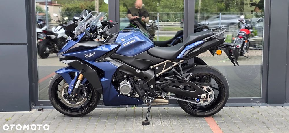 Suzuki GSX - 23