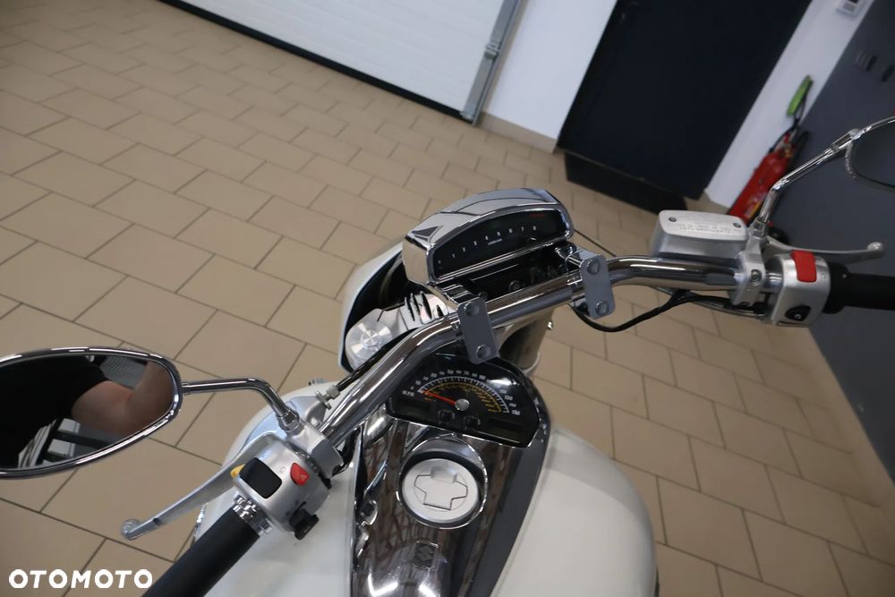 Suzuki Intruder - 8