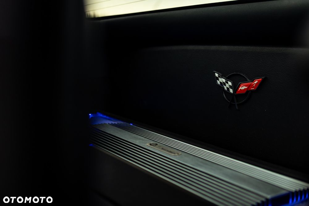 Chevrolet Corvette - 17