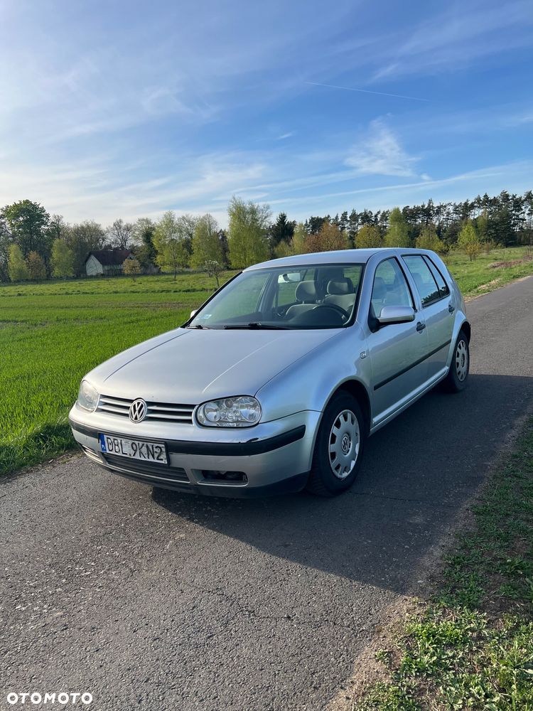 Volkswagen Golf - 1
