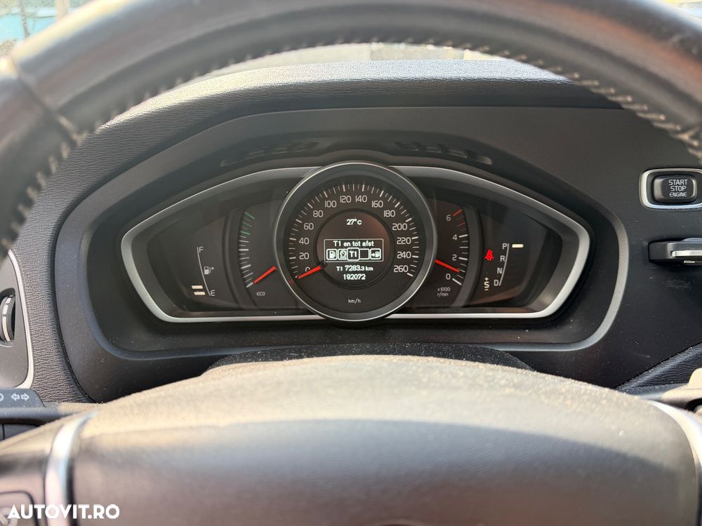 Volvo V40 D2 Aut. Momentum - 9