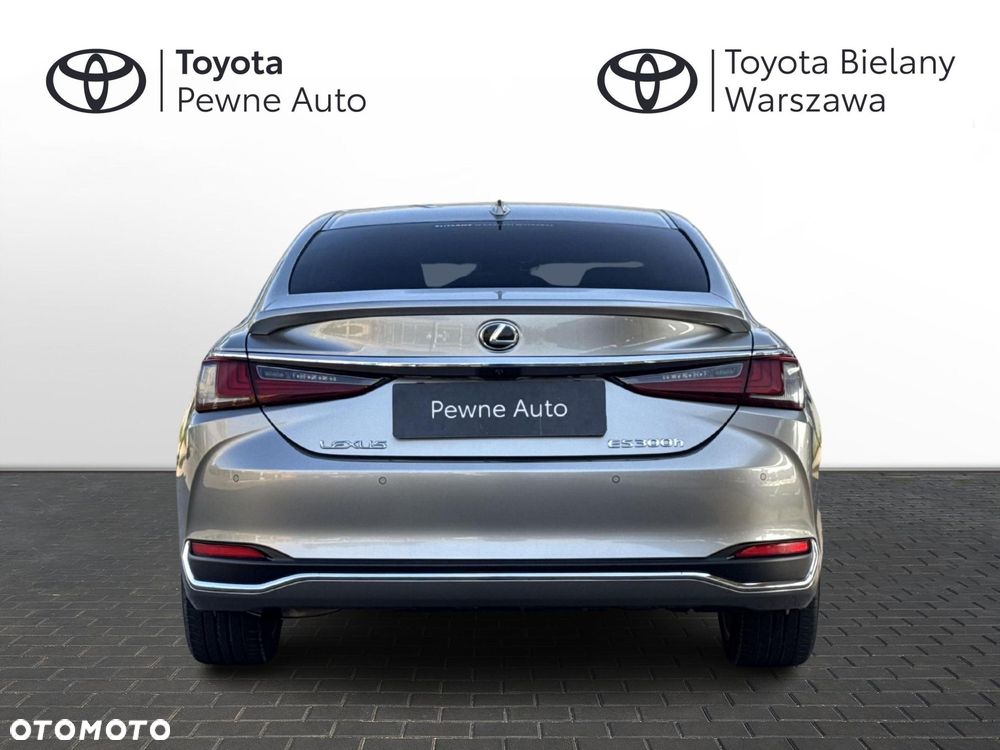 Lexus ES 300h Business Edition - 4