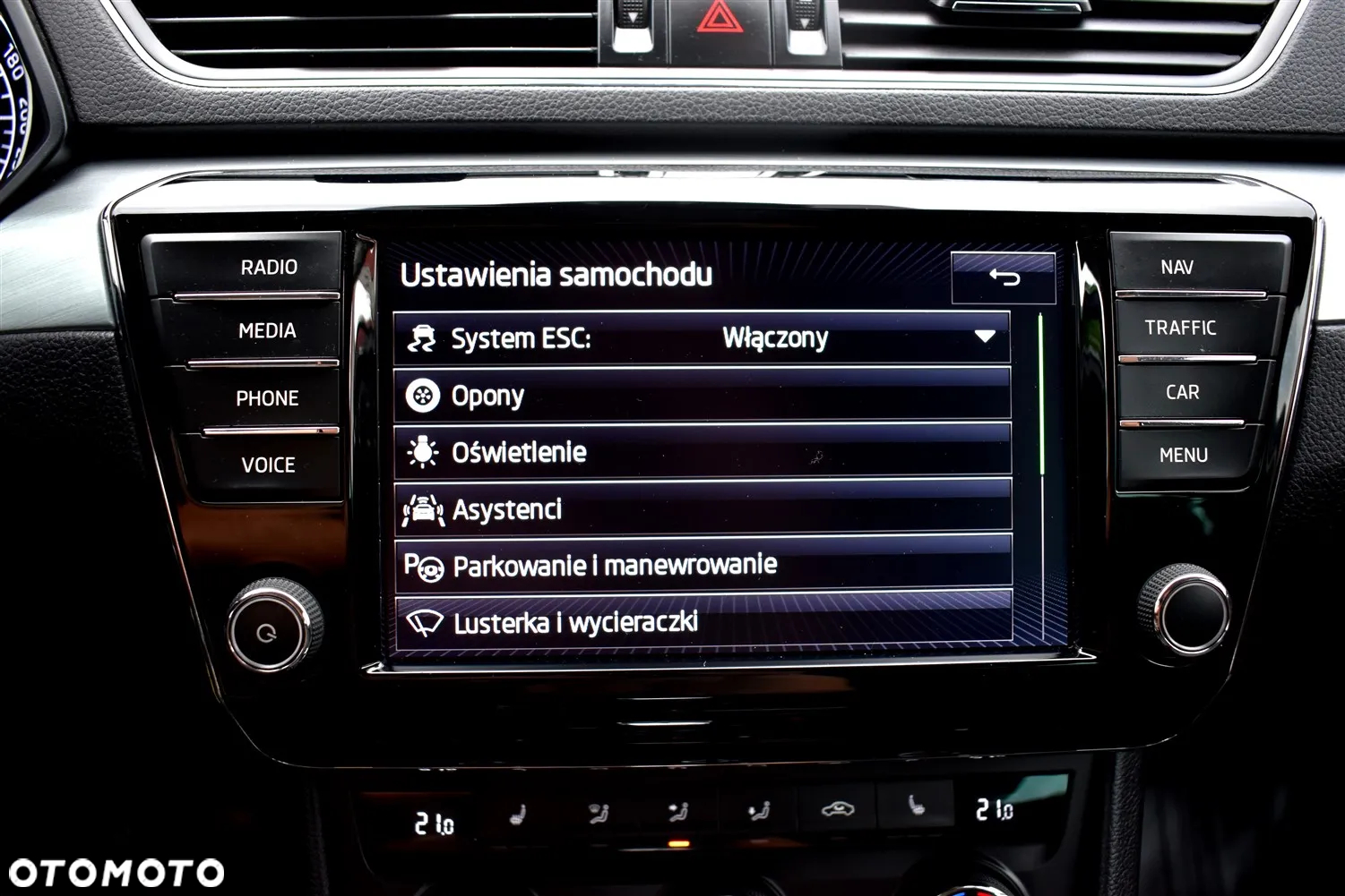 Skoda Superb Combi 2.0 TDI DSG Ambition - 33