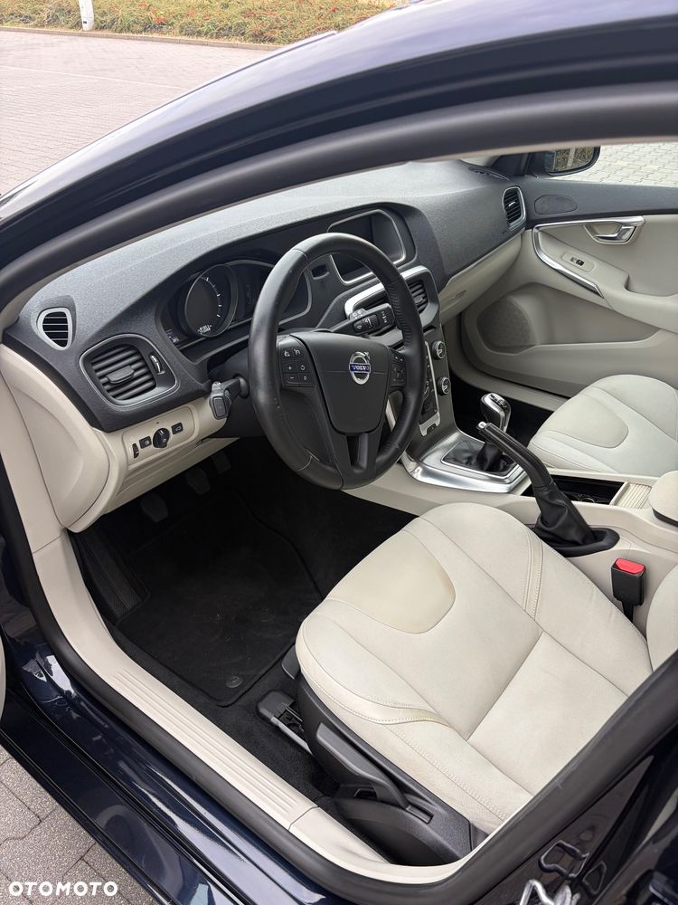 Volvo V40 - 16