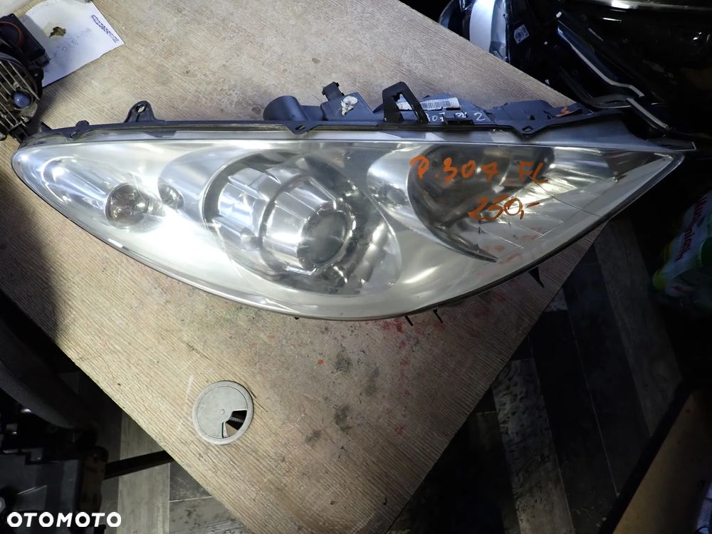 PEUGEOT 307 LIFT LAMPA PRAWY PRZÓD - 1