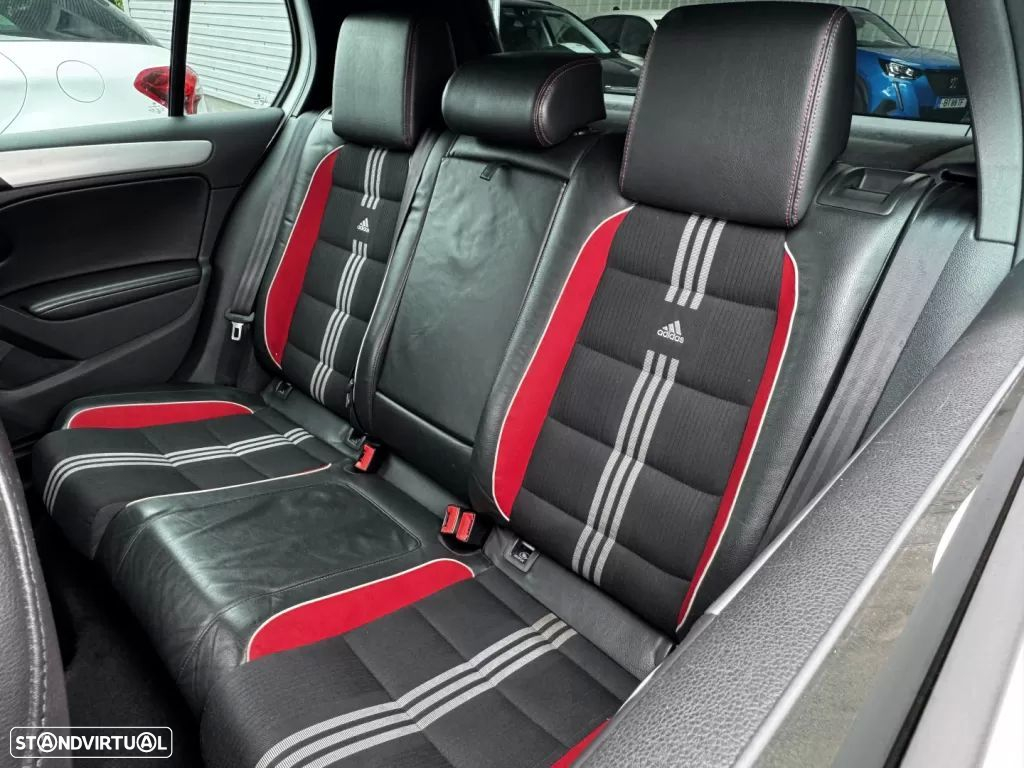 VW Golf 2.0 GTI DSG adidas - 16