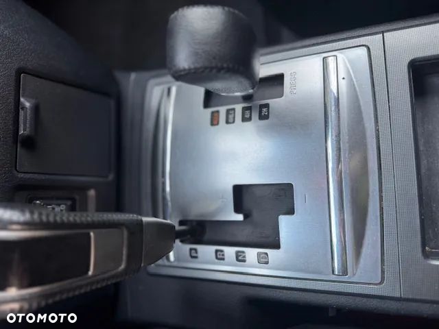 Mitsubishi Pajero - 12