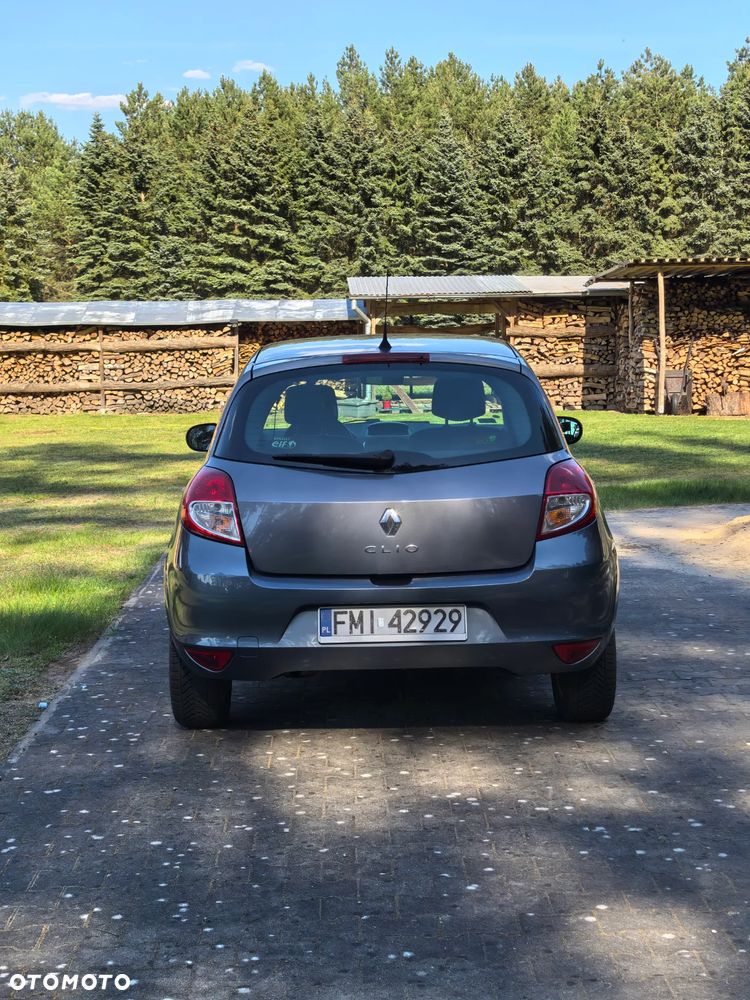 Renault Clio 1.2 16V Authentique - 4