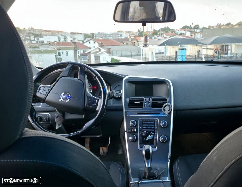 Volvo XC 60 2.0 D3 Momentum - 8