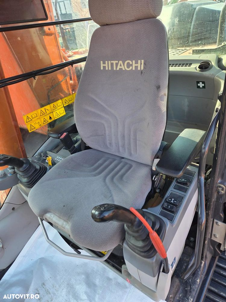 Hitachi ZX250LC-6, 2020, 4.294h, 28t, cupa NOUA 1,55mc, lant 95% bun doar 136h mars, Consum mediu 11l/h, 3 pompe hidr HITACHI, produs in JAPOANIA, inst picon pe brate, camera spate si laterale, Ad sapare 7,5m, posibil leasing, CA NOU-PROMOTIE 106.900 Eur - 9