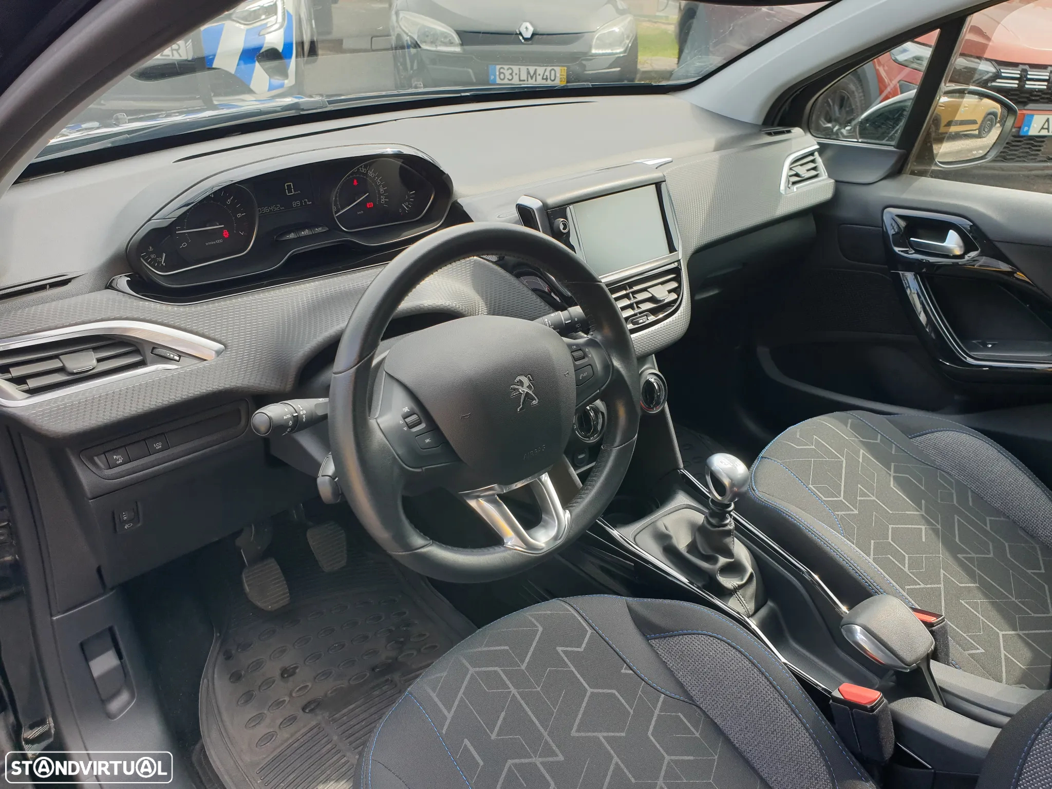 Peugeot 2008 1.2 PureTech Signature - 16