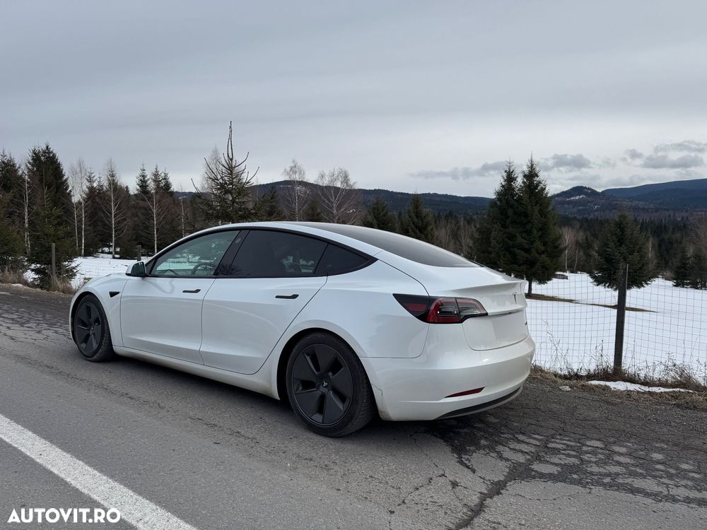 Tesla Model 3 - 1
