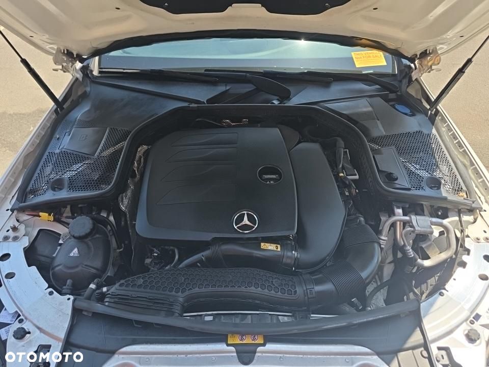 Mercedes-Benz Klasa C 300 4Matic 9G-TRONIC AMG Line - 13
