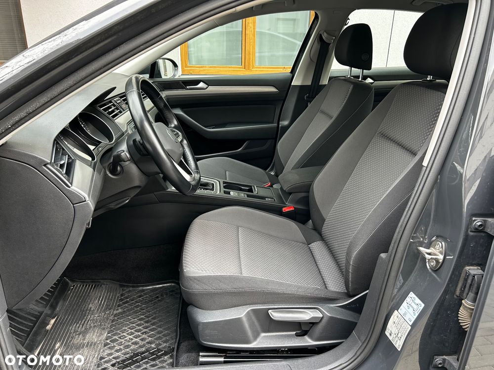 Volkswagen Passat - 19