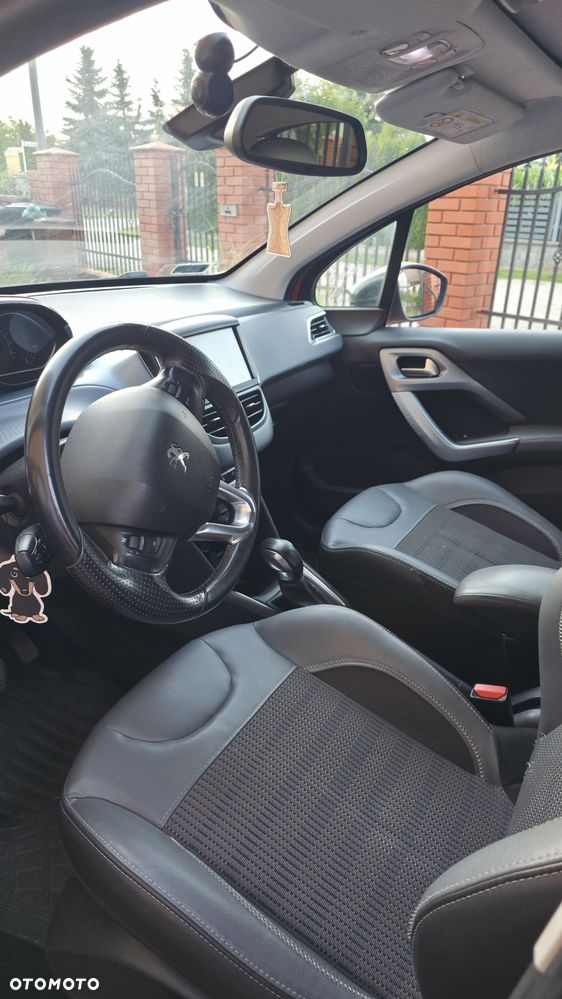 Peugeot 208 1.2 PureTech Allure S&S - 6