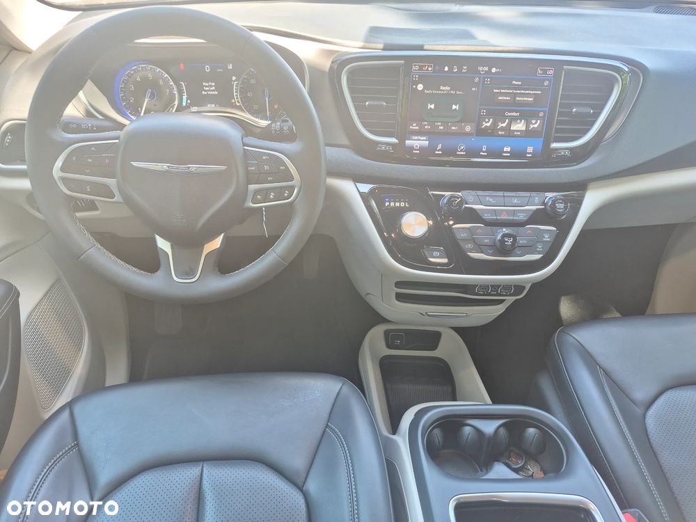 Chrysler Pacifica - 8