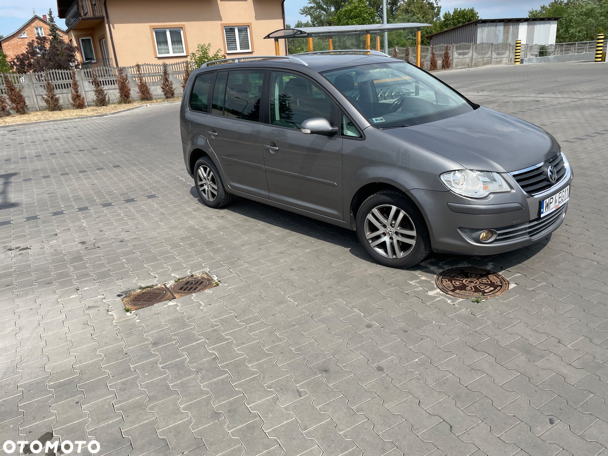 Volkswagen Touran 2.0 TDI Trendline DSG - 4
