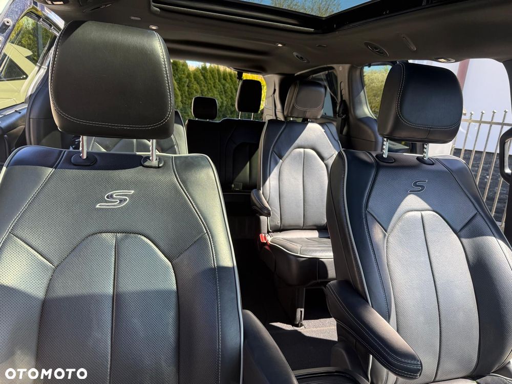 Chrysler Pacifica - 22