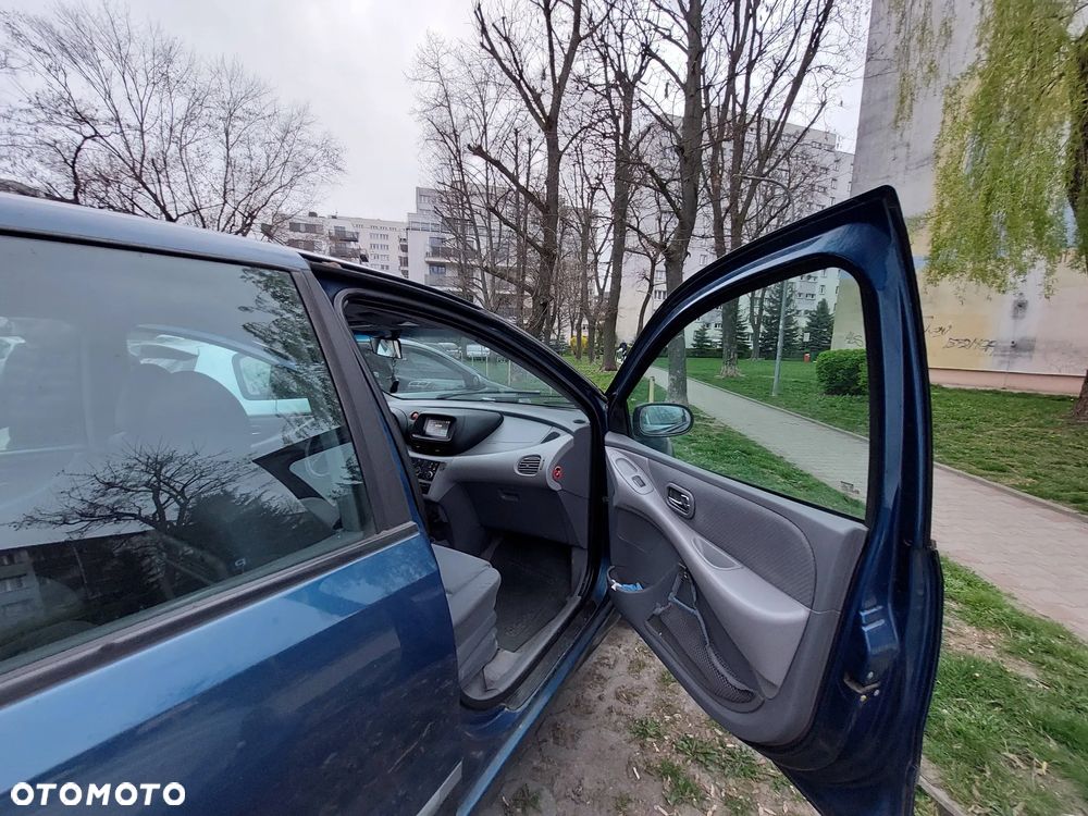 Nissan Almera Tino 1.8 Visia - 2