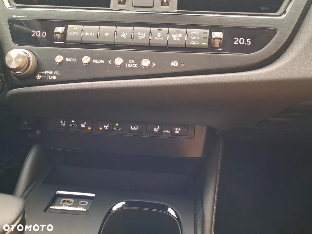 Lexus ES 300h Prestige - 20