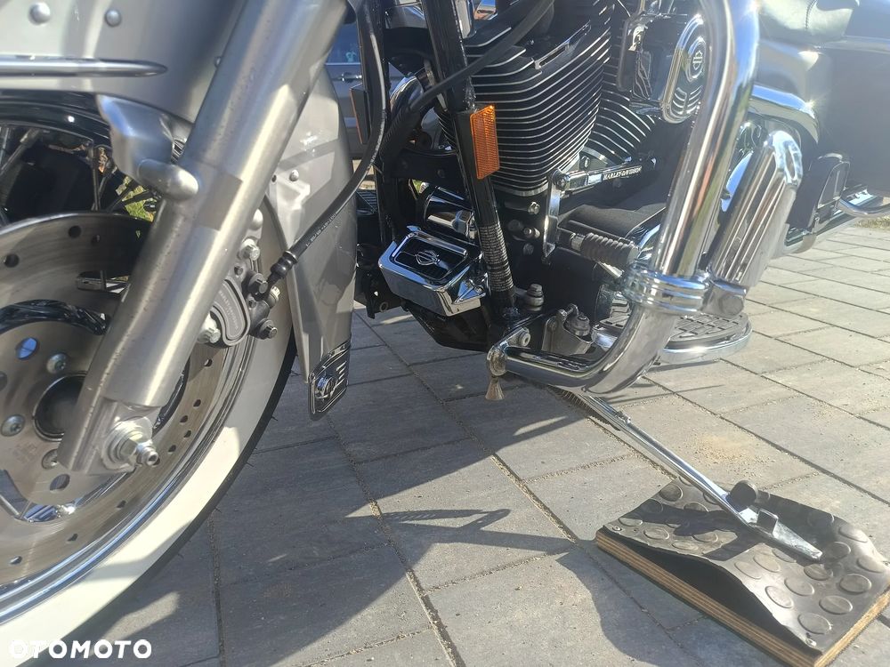 Harley-Davidson Touring Road King - 23